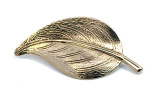 Gold tone Leaf brooch