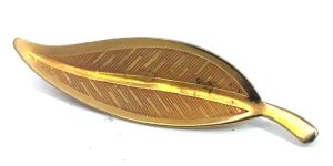 Vintage gold tone leaf brooch